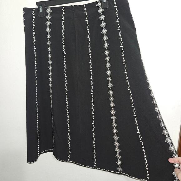 Silkland A-Line Black Full Skirt with White Floral Embroidery. Sz 12 Cottagecore - Picture 4 of 7